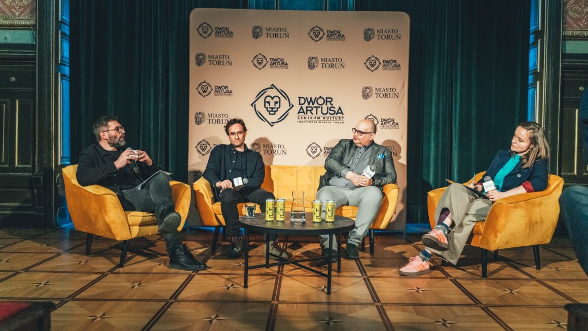 panel ekobójstwo Dwór Artusa Toruń uczestnicy dyskusji
