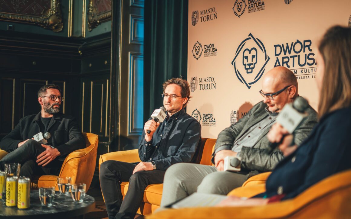 panel ekobójstwo Dwór Artusa Toruń uczestnicy dyskusji